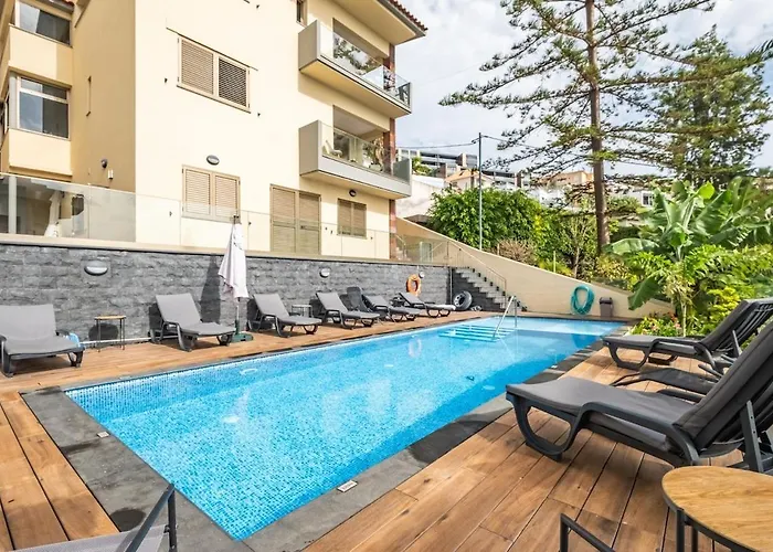 Casa Raposinhas V, * Φουνκάλ