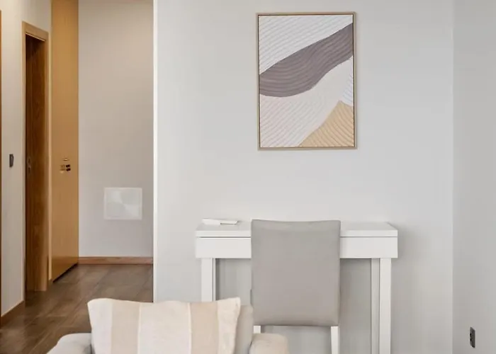 Casa Raposinhas V, * 푼샬