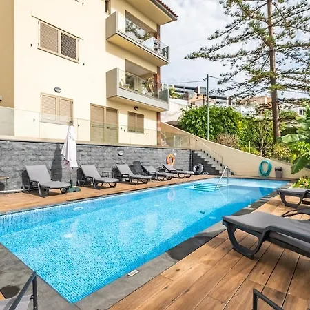 Casa Raposinhas V, * Funchal (Madeira)